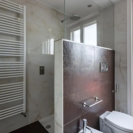 公寓 Guesthost - Flat Near The Station With Balcony! 卡利亚里