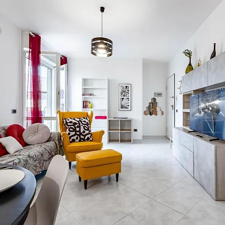 Guesthost - Flat Near The Station With Balcony! * Cagliari