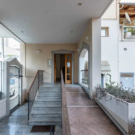 Апартаменты Flat: Near The Station With Balcony! Кальяри