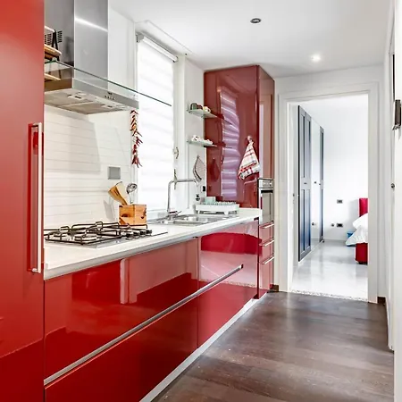 Guesthost - Flat Near The Station With Balcony! *