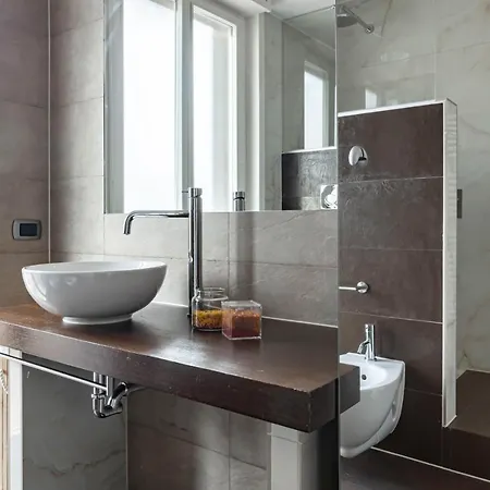 Appartement Guesthost - Flat Near The Station With Balcony!