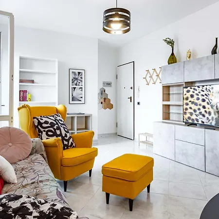 Flat: Near The Station With Balcony! *